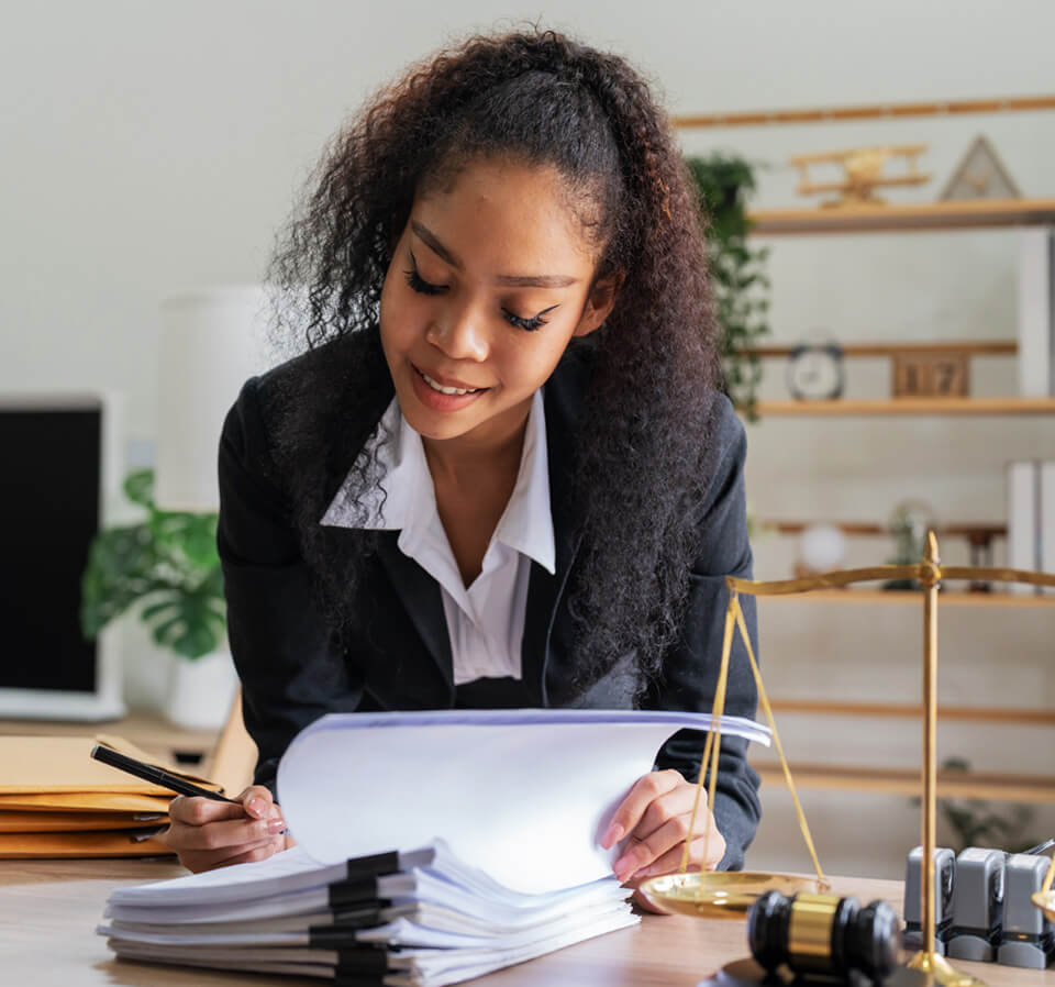 judge-gavel-justice-lawyers-business-woman-in-suit-C5SNJM8.jpg